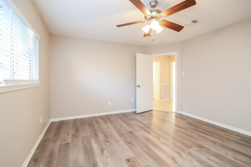 1,960/Mo, 3603 Misty Ln Pearland, TX 77581 Main Bedroom View 2