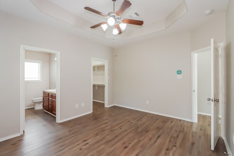 1,870/Mo, 718 Neap Ct Crosby, TX 77532 Main Bedroom View 2