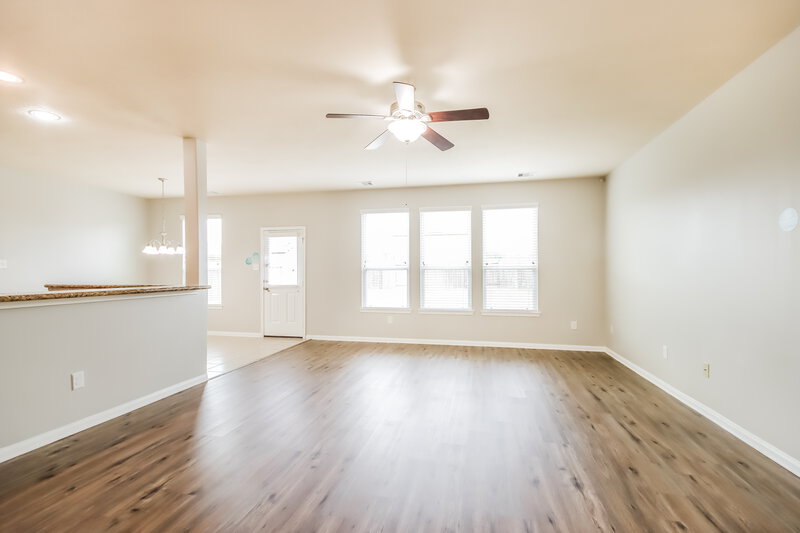 0/Mo, 9015 Eldorado Glen Dr Humble, TX 77338 Living Room View 2