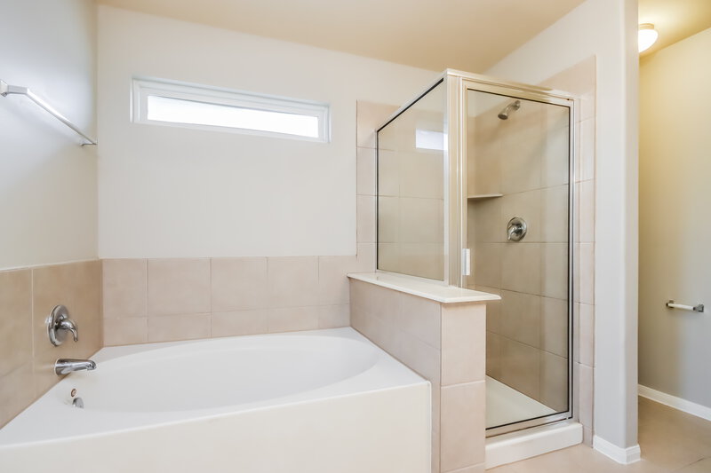 0/Mo, 9015 Eldorado Glen Dr Humble, TX 77338 Main Bathroom View 2