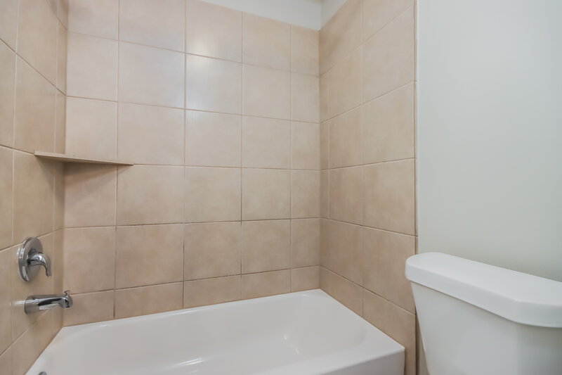 0/Mo, 9015 Eldorado Glen Dr Humble, TX 77338 Bathroom View 2