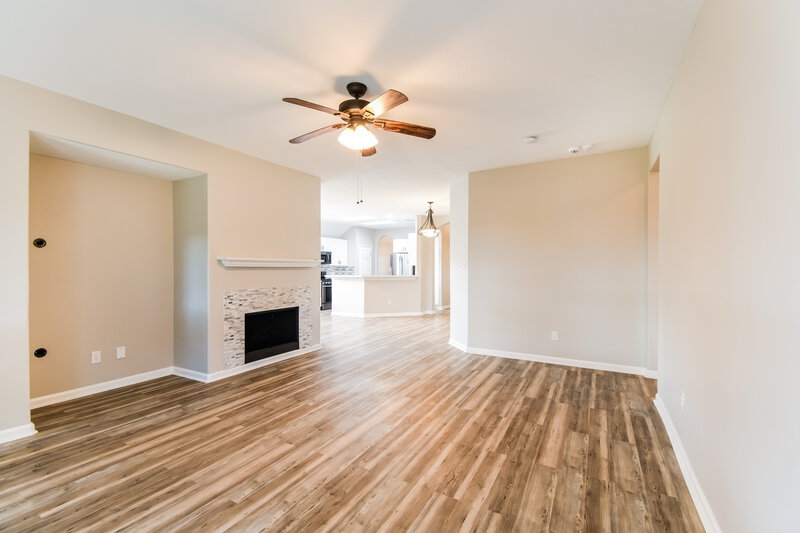 2,410/Mo, 302 Glade Bridge Ln Dickinson, TX 77539 Living Room View 2