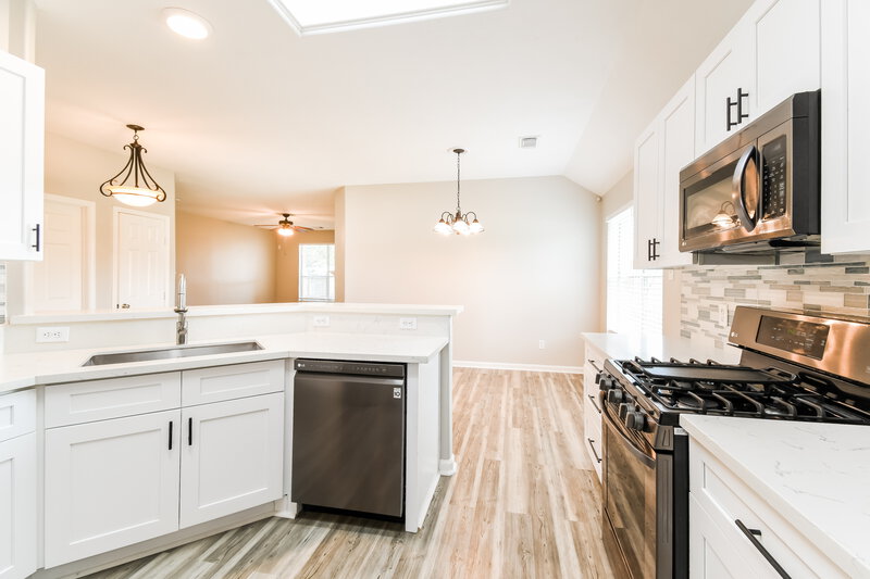 2,410/Mo, 302 Glade Bridge Ln Dickinson, TX 77539 Kitchen View