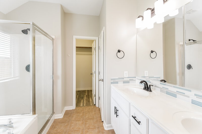 2,410/Mo, 302 Glade Bridge Ln Dickinson, TX 77539 Main Bathroom View 2