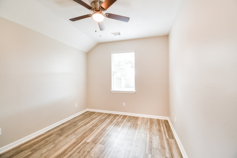 2,410/Mo, 302 Glade Bridge Ln Dickinson, TX 77539 Bedroom View 2
