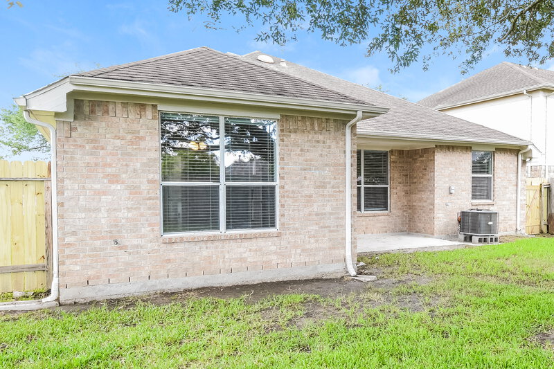 2,410/Mo, 302 Glade Bridge Ln Dickinson, TX 77539 Rear View 2