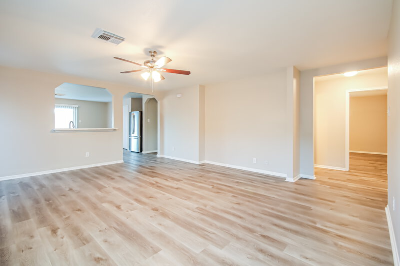 2,060/Mo, 3406 Wheatstalk Ln Pearland, TX 77581 Living Room View 2