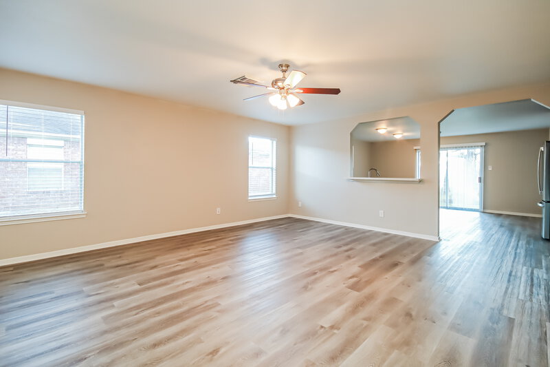 2,060/Mo, 3406 Wheatstalk Ln Pearland, TX 77581 Living Room View 3