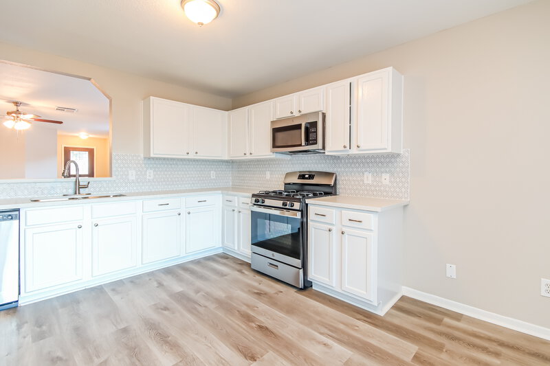 2,060/Mo, 3406 Wheatstalk Ln Pearland, TX 77581 Kitchen View 2