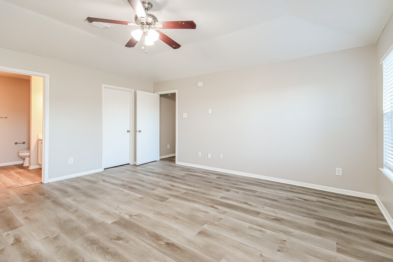 2,060/Mo, 3406 Wheatstalk Ln Pearland, TX 77581 Main Bedroom View 2