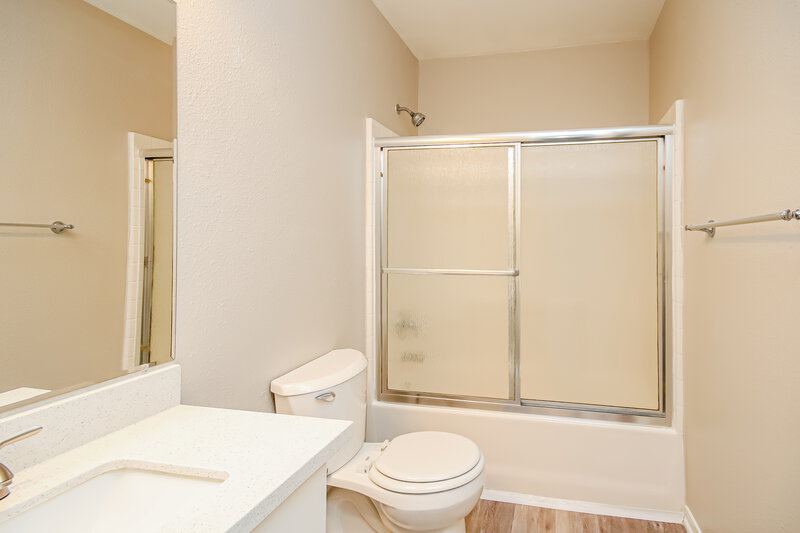 2,060/Mo, 3406 Wheatstalk Ln Pearland, TX 77581 Main Bathroom View 2