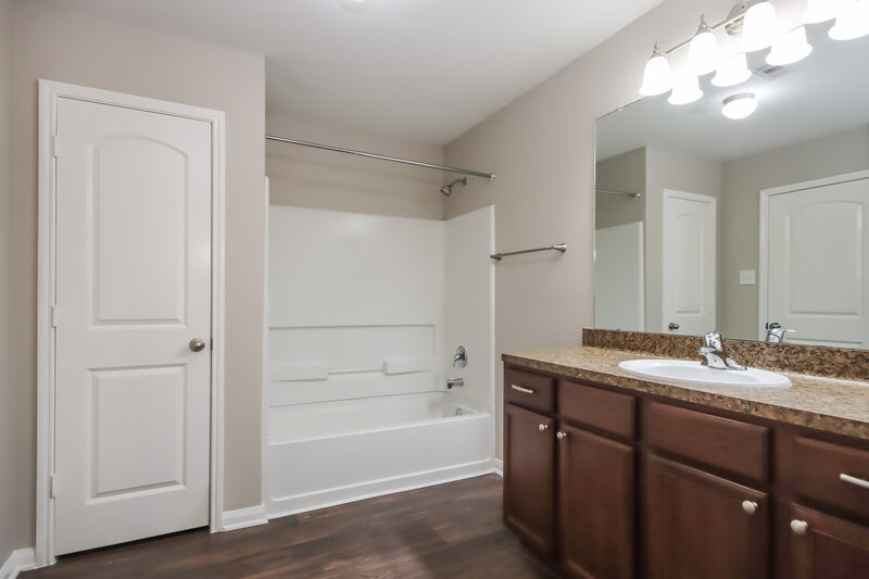 1,815/Mo, 24073 Wilde Dr Magnolia, TX 77355 Main Bathroom View