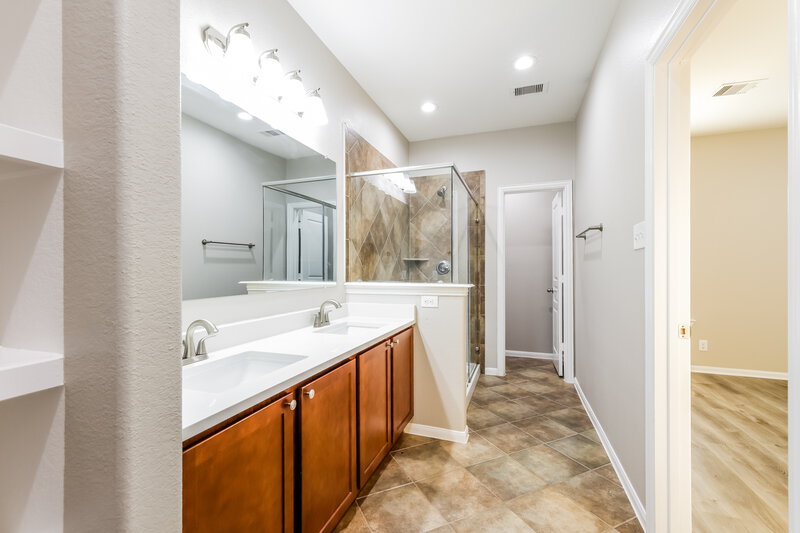 2,430/Mo, 2207 Grand Isle Ln Rosenberg, TX 77471 Main Bathroom View
