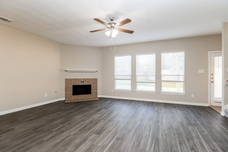 2,440/Mo, 29127 Hidden Lake Ct Magnolia, TX 77354 Living Room View