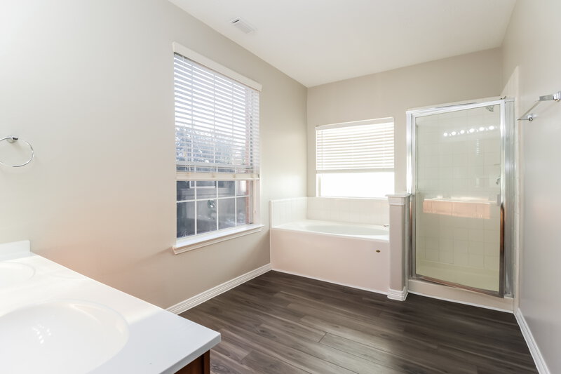 2,440/Mo, 29127 Hidden Lake Ct Magnolia, TX 77354 Main Bathroom View
