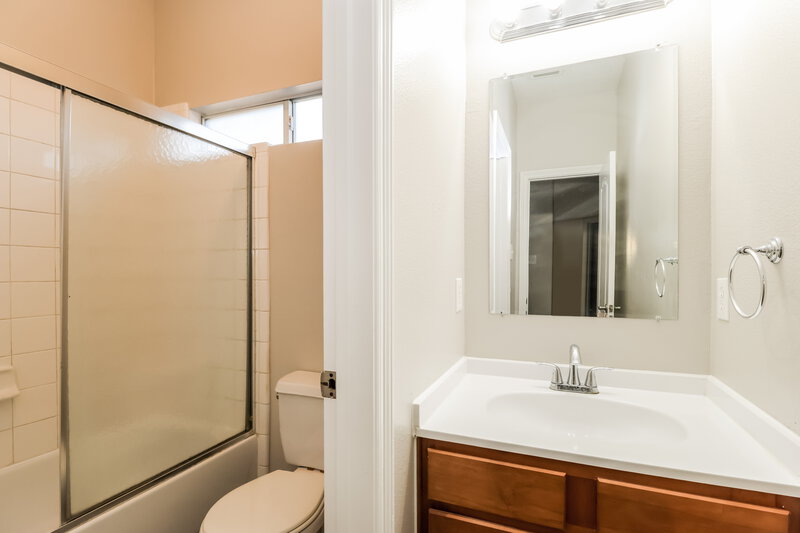 2,440/Mo, 29127 Hidden Lake Ct Magnolia, TX 77354 Bathroom View