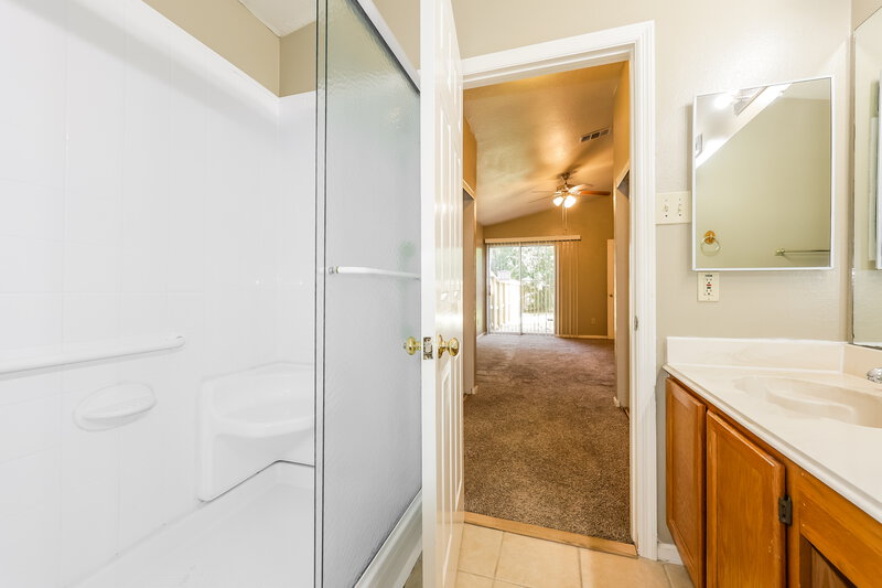 1,885/Mo, 23 Emery Cliff Pl Spring, TX 77381 Main Bathroom View
