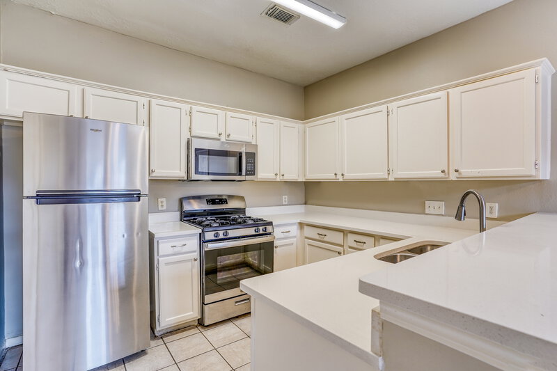 1,925/Mo, 6615 Bluebottle Ln Katy, TX 77449 Kitchen View