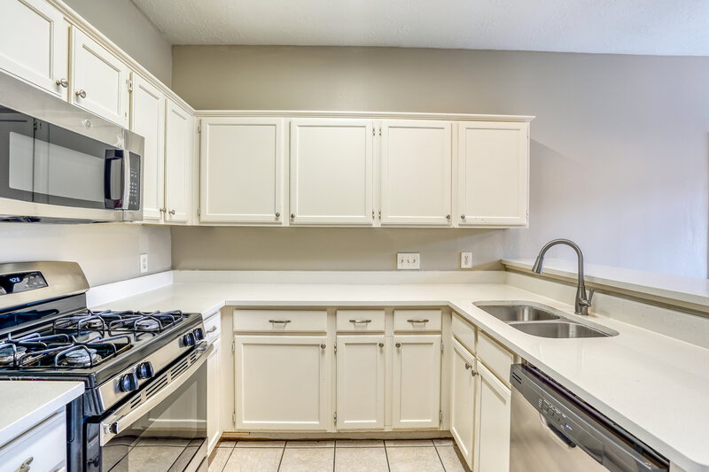 1,925/Mo, 6615 Bluebottle Ln Katy, TX 77449 Kitchen View 2