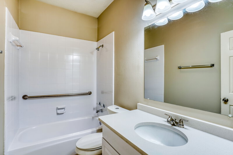 1,925/Mo, 6615 Bluebottle Ln Katy, TX 77449 Bathroom View