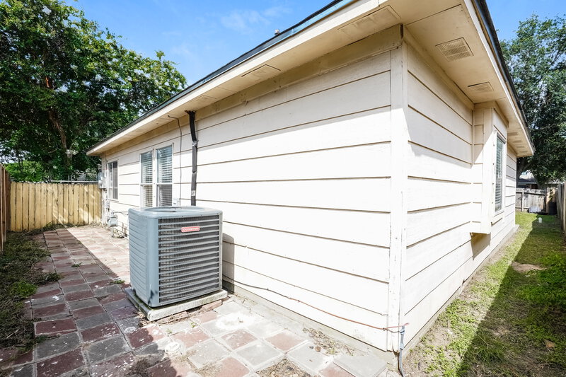 1,925/Mo, 6615 Bluebottle Ln Katy, TX 77449 Rear View