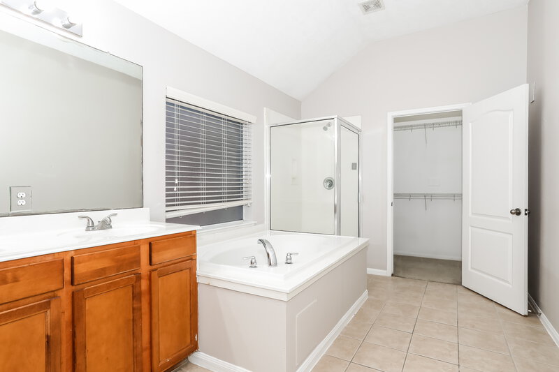 1,760/Mo, 3442 Rainshore Dr Katy, TX 77449 Main Bathroom View