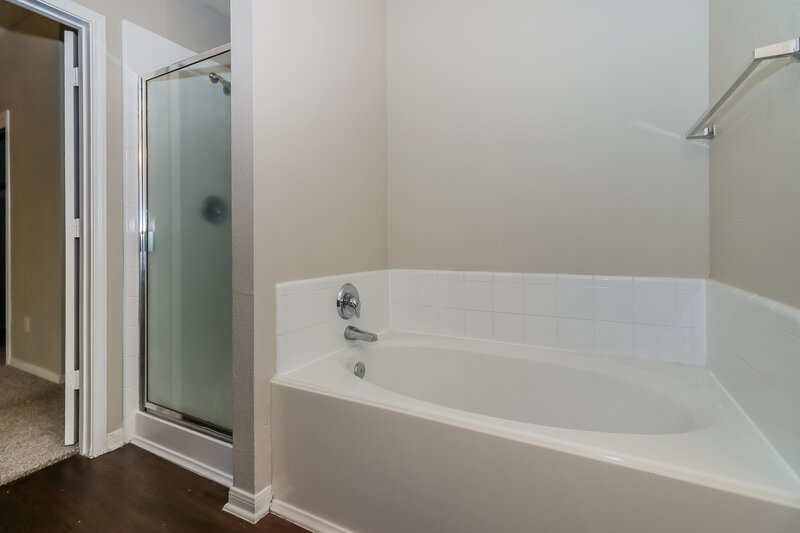 1,825/Mo, 3306 Clipper Winds Way Houston, TX 77084 Main Bathroom View 2