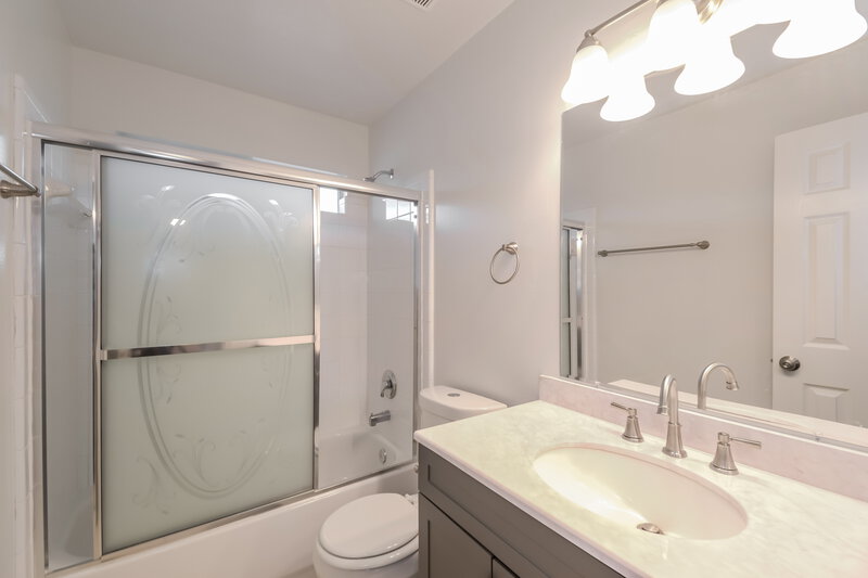 2,765/Mo, 4419 Chestnut Grv League City, TX 77573 Bathroom View 2