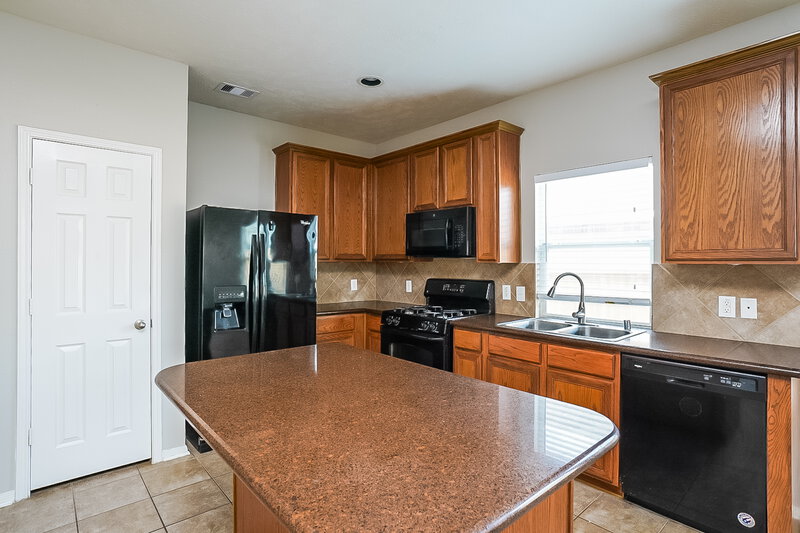 2,425/Mo, 16927 Empty Ness Dr Cypress, TX 77429 Kitchen View