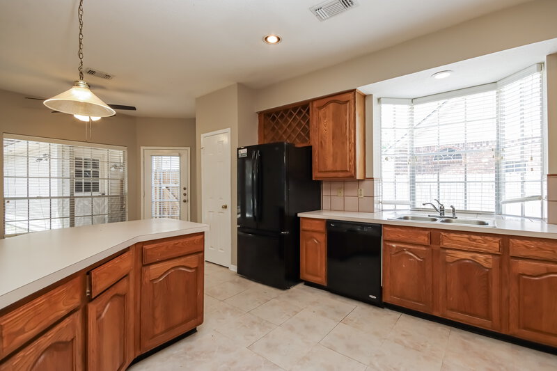 2,200/Mo, 12415 Logan Mill Dr Houston, TX 77070 Kitchen View