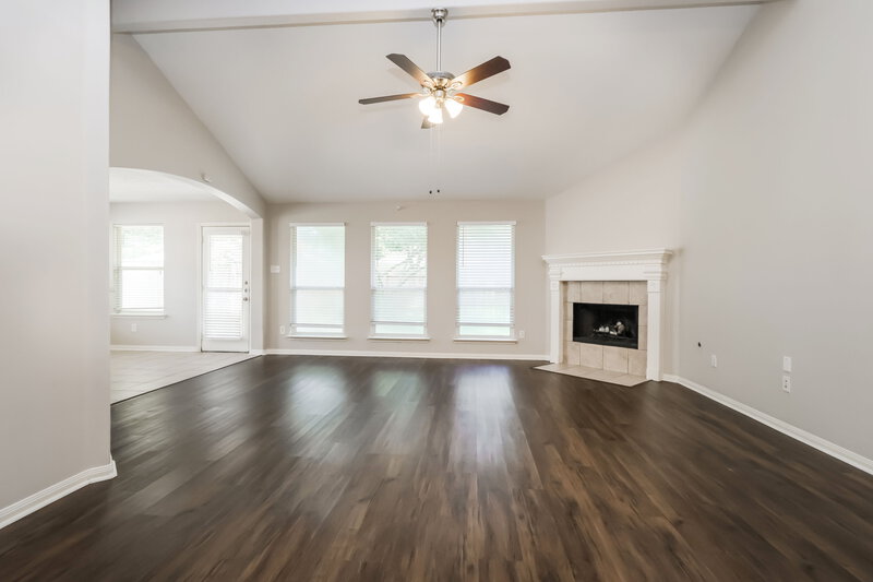 2,155/Mo, 30 Shimmer Pond Pl Conroe, TX 77385 Living Room View