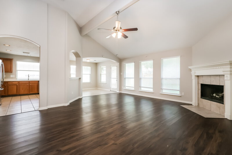 2,155/Mo, 30 Shimmer Pond Pl Conroe, TX 77385 Living Room View 2
