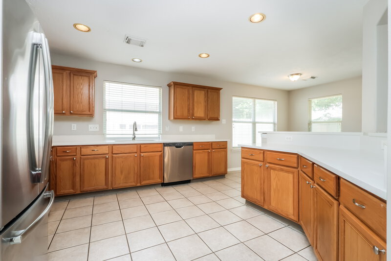 2,155/Mo, 30 Shimmer Pond Pl Conroe, TX 77385 Kitchen View 2
