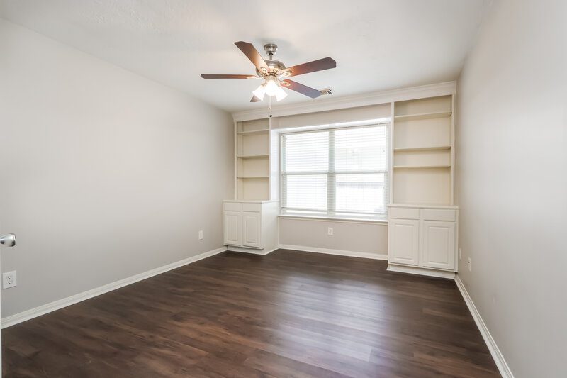 2,155/Mo, 30 Shimmer Pond Pl Conroe, TX 77385 Office View