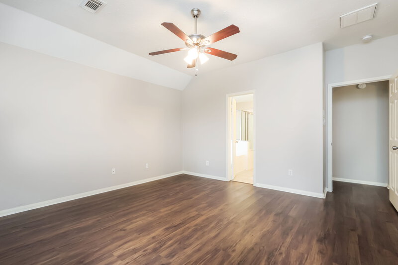 2,155/Mo, 30 Shimmer Pond Pl Conroe, TX 77385 Main Bedroom View 2