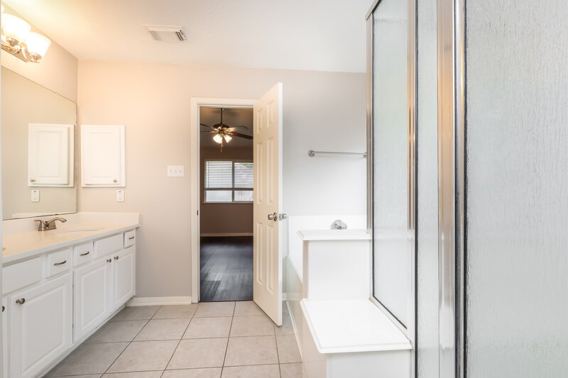 2,155/Mo, 30 Shimmer Pond Pl Conroe, TX 77385 Main Bathroom View