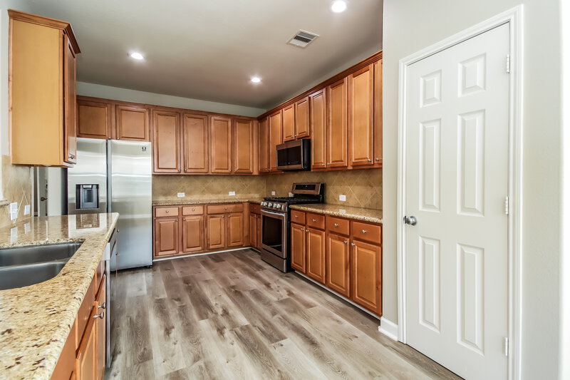 2,675/Mo, 15119 Sun Glaze Ct Humble, TX 77346 Kitchen View