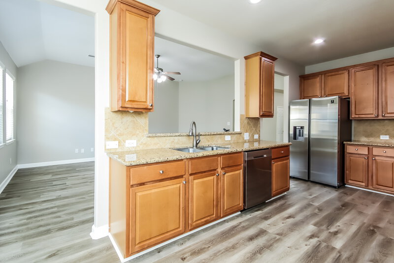 2,675/Mo, 15119 Sun Glaze Ct Humble, TX 77346 Kitchen View 2