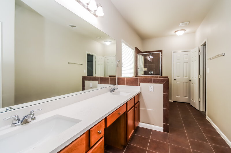 2,675/Mo, 15119 Sun Glaze Ct Humble, TX 77346 Main Bathroom View