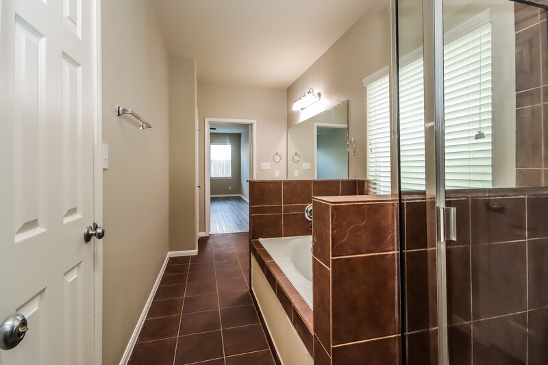2,675/Mo, 15119 Sun Glaze Ct Humble, TX 77346 Main Bathroom View 2