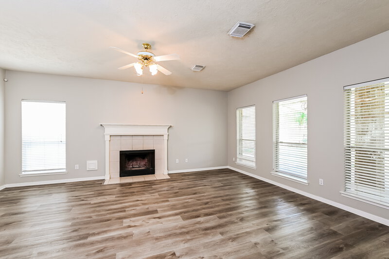 0/Mo, 2634 Vermillion Rd Seabrook, TX 77586 Living Room View