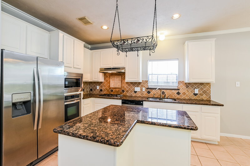 0/Mo, 2634 Vermillion Rd Seabrook, TX 77586 Kitchen View