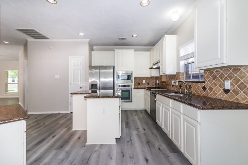 2,855/Mo, 2634 Vermillion Rd Seabrook, TX 77586 Kitchen View