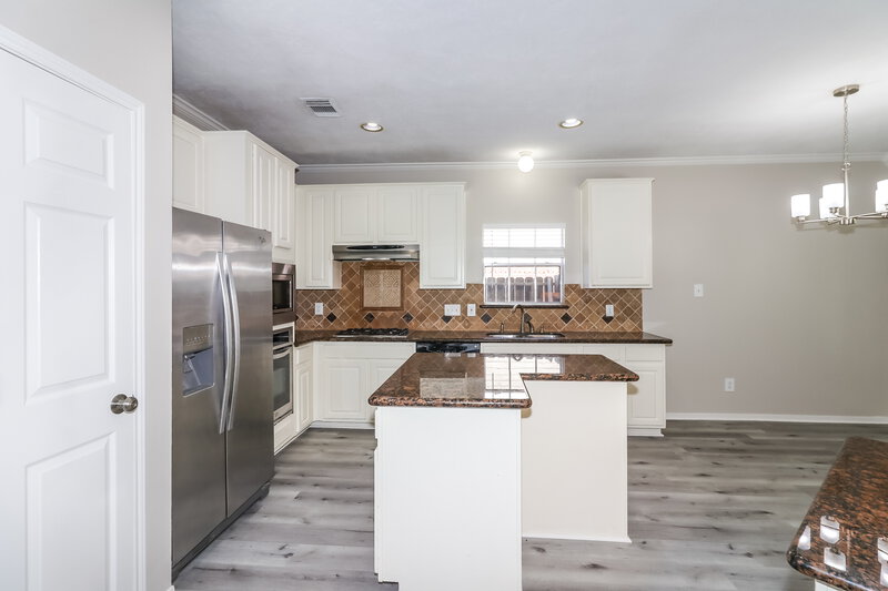 2,855/Mo, 2634 Vermillion Rd Seabrook, TX 77586 Kitchen View 2