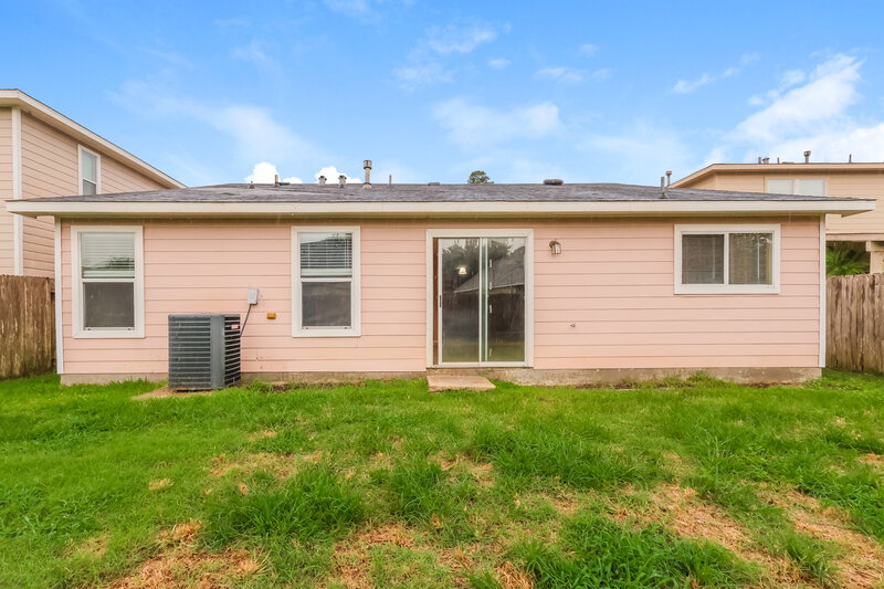 1,490/Mo, 2034 Vanamen Ct Conroe, TX 77304 Rear View