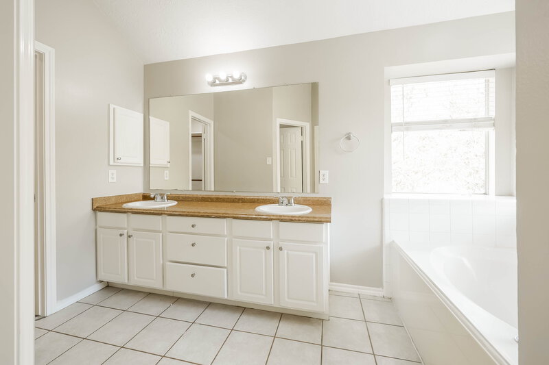 2,135/Mo, 1723 Milholland Dr Spring, TX 77386 Main Bathroom View 2