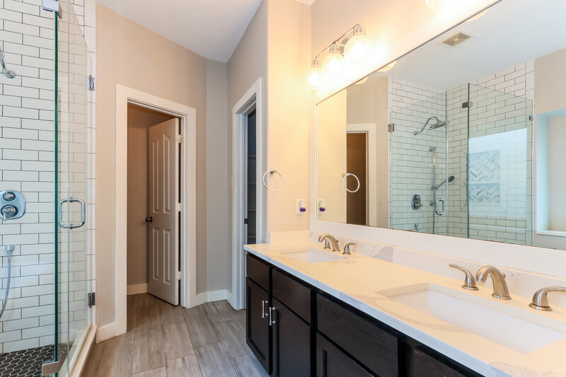 2,165/Mo, 28923 Hidden Lk W Magnolia, TX 77354 Main Bathroom View
