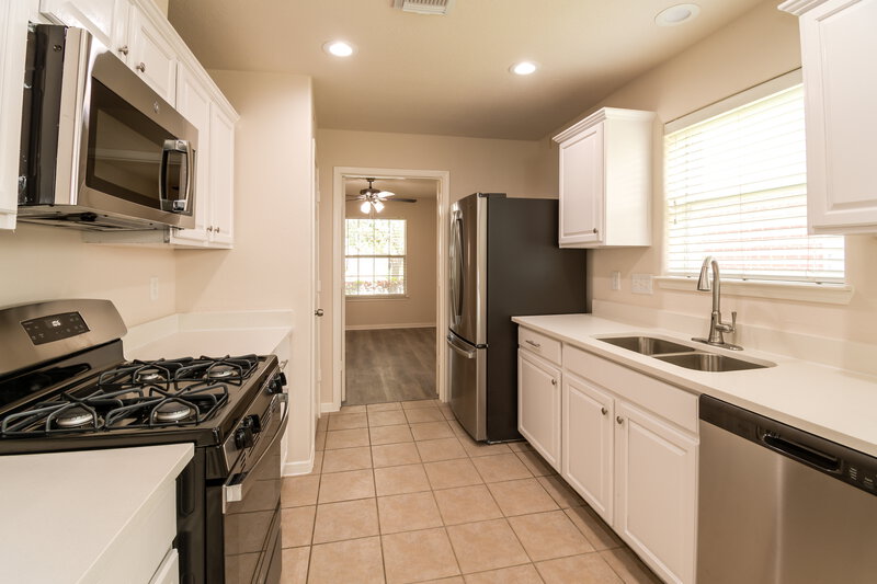 2,130/Mo, 19307 Arrow Grand Ct Richmond, TX 77407 Kitchen View