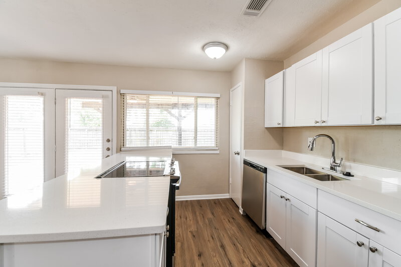 1,865/Mo, 431 Lee Dr Richmond, TX 77469 Kitchen View