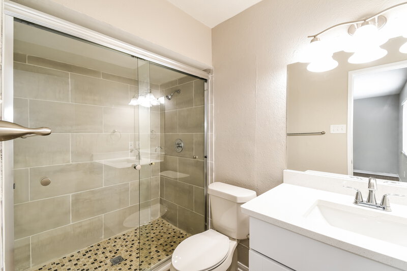 1,865/Mo, 431 Lee Dr Richmond, TX 77469 Main Bathroom View